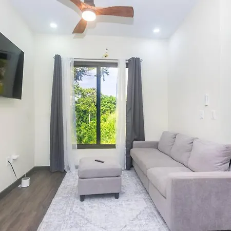 Island Escape 1 Bdrm With Full Concierge Service In West End